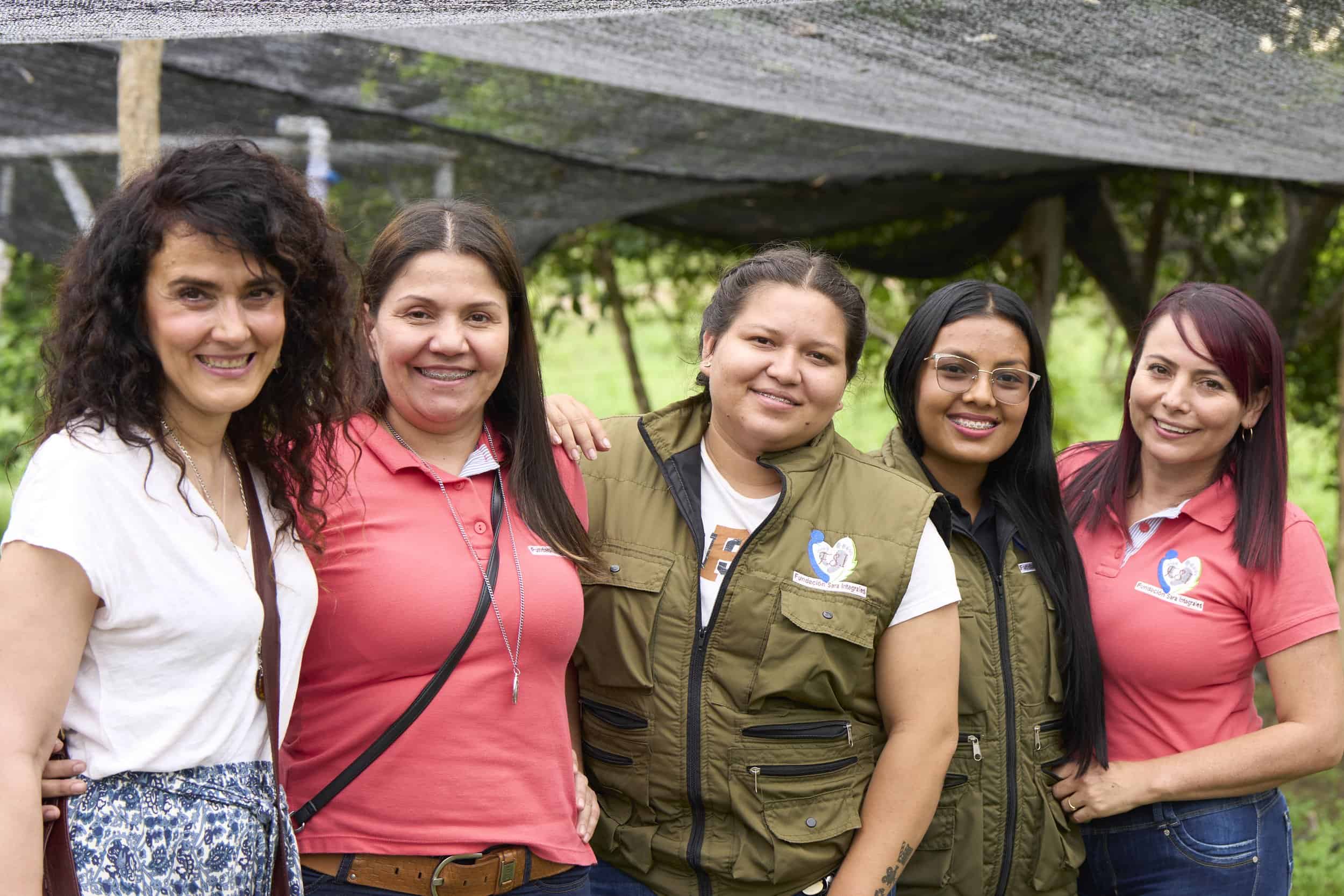 Fundación Sara Teresa Carazo con Olga, Andrea, Sandry, y Amanda, de la Fundación Sara por el desarrollo comunitario rural.