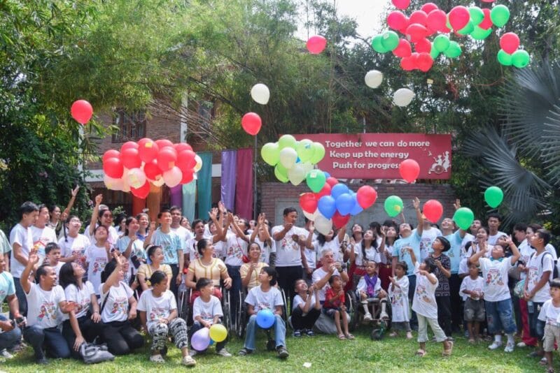 Arrupe en el evento celebrado por Día del Autismo para fomentar la visibilidad de las personas con discapacidad.