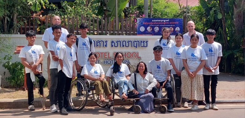 Visita a la escuela-hotel Sala Bäi para fomentar las oportunidades educativas para jóvenes vulnerables de Arrupe.