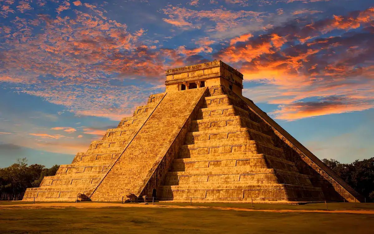 En la presentación del libro América disfrutamos de imágenes como esta fotografía de Chichen Itza.