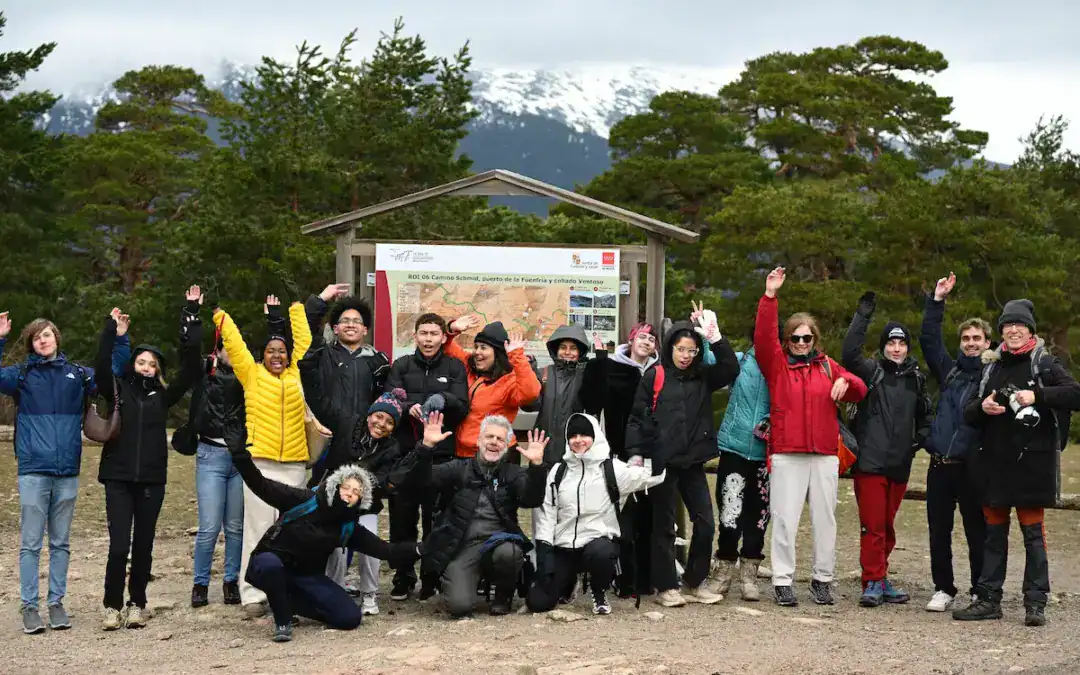 Excursión de fotografía a Navacerrada con alumnos del IES Jaime Ferrán para fomentar el crecimiento personal y nuevas habilidades.